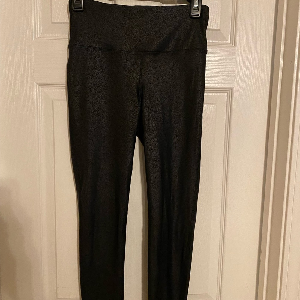 Mono b Highwaisted Foil Scale Print Leggings Size S